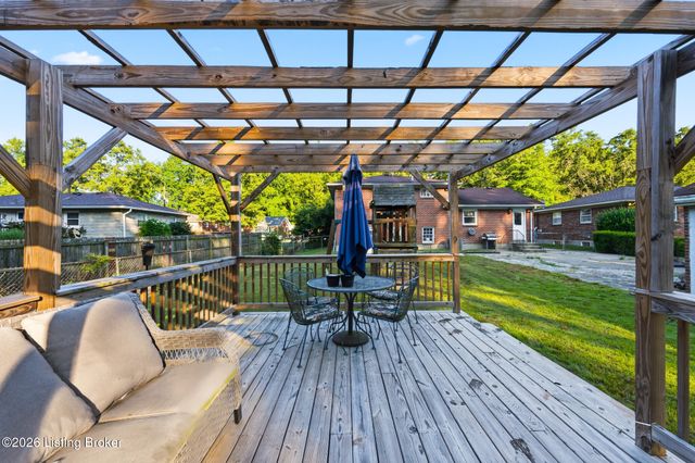 7621 Greenfield Ave, Louisville, KY 40214
