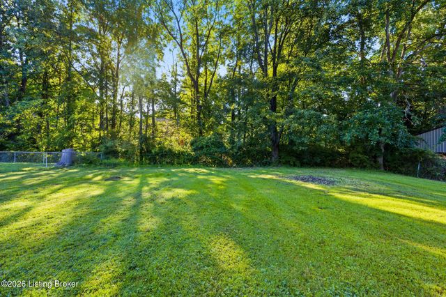 7621 Greenfield Ave, Louisville, KY 40214