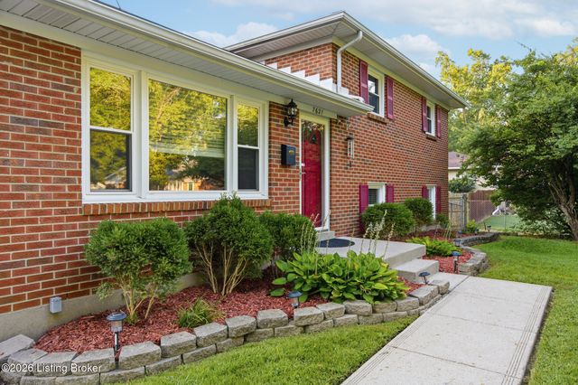 7621 Greenfield Ave, Louisville, KY 40214