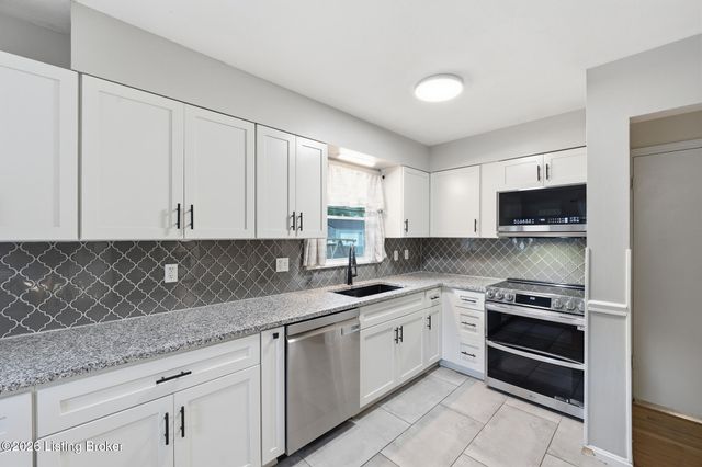 7621 Greenfield Ave, Louisville, KY 40214