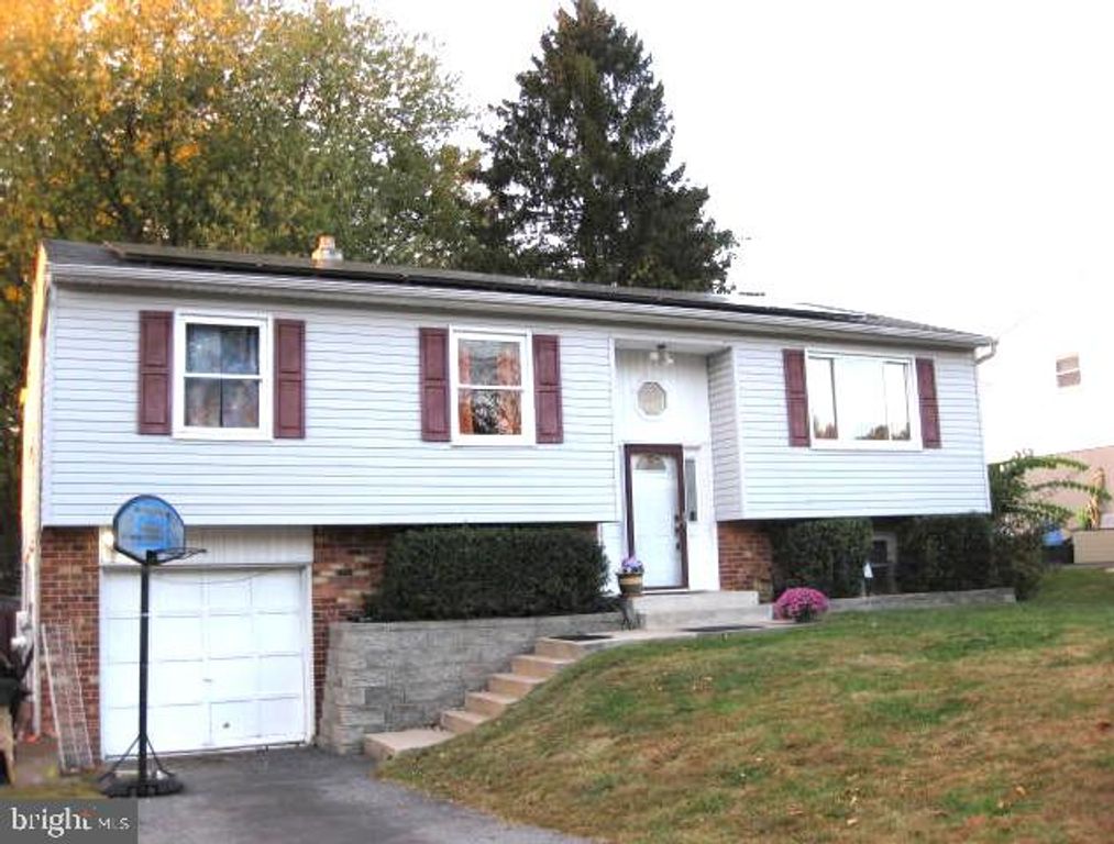 33 MULBERRY ST, Upper Chichester, PA 19061