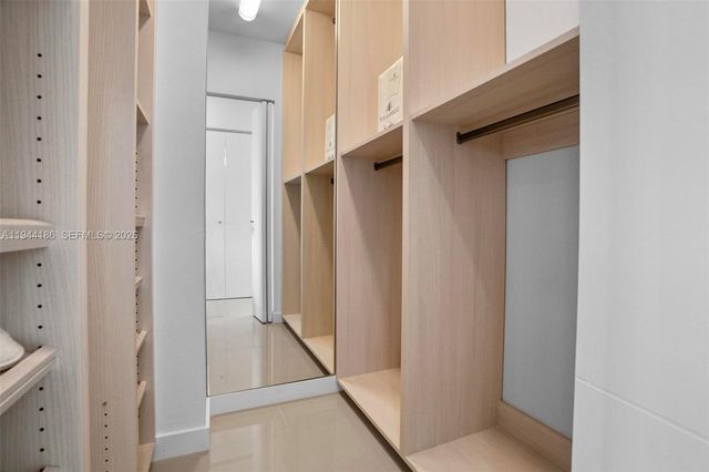 300 Bayview Dr 2108, Sunny Isles Beach, FL 33160