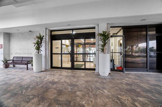 300 Bayview Dr 2108, Sunny Isles Beach, FL 33160