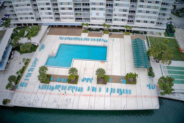 300 Bayview Dr 2108, Sunny Isles Beach, FL 33160