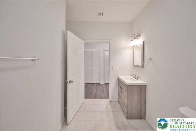 10 West Goepp Street 201, Bethlehem City, PA 18018