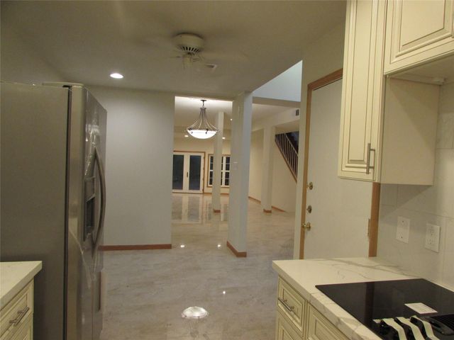 201 Vanderpool Lane 19, Houston, TX 77024