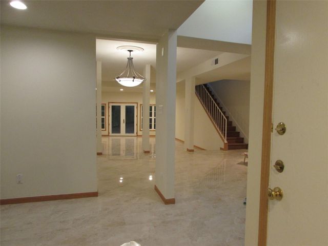 201 Vanderpool Lane 19, Houston, TX 77024