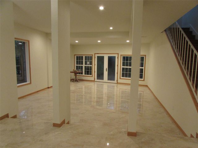 201 Vanderpool Lane 19, Houston, TX 77024