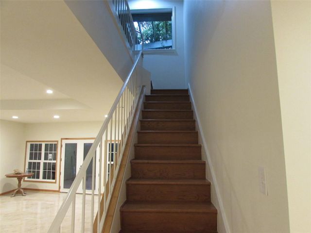 201 Vanderpool Lane 19, Houston, TX 77024