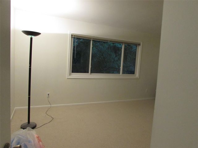 201 Vanderpool Lane 19, Houston, TX 77024