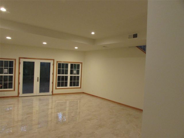 201 Vanderpool Lane 19, Houston, TX 77024