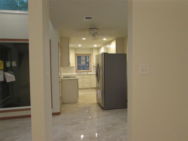 201 Vanderpool Lane 19, Houston, TX 77024