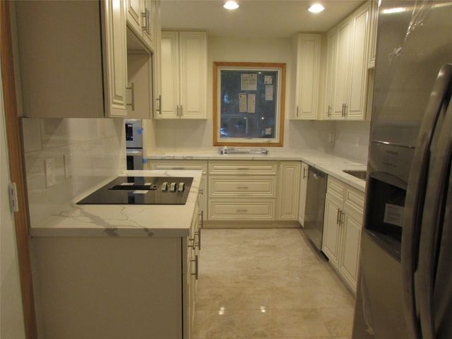 201 Vanderpool Lane 19, Houston, TX 77024