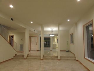 201 Vanderpool Lane 19, Houston, TX 77024