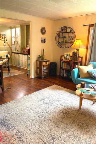 207 E 4th Ave, Latrobe, PA 15650