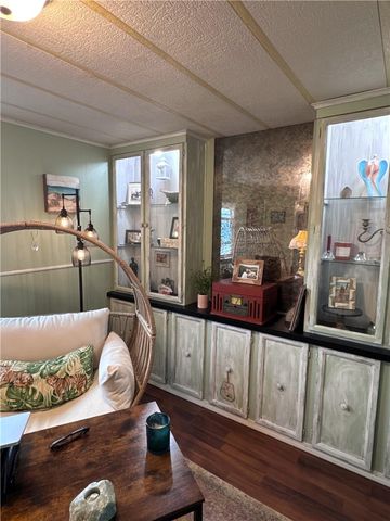 207 E 4th Ave, Latrobe, PA 15650