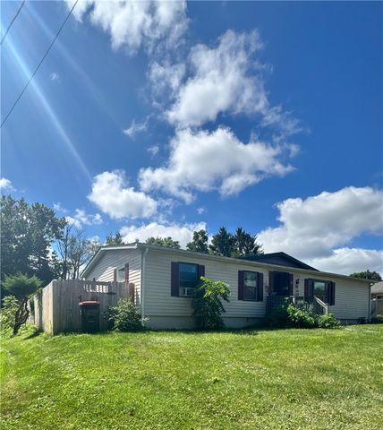 207 E 4th Ave, Latrobe, PA 15650