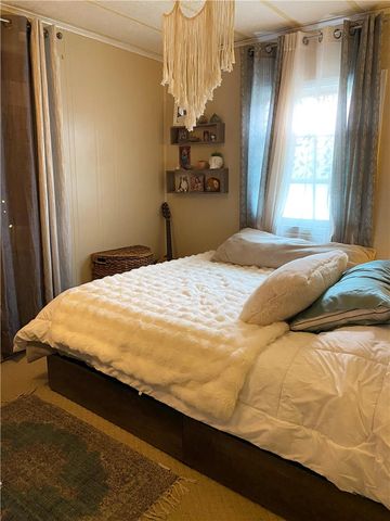 207 E 4th Ave, Latrobe, PA 15650