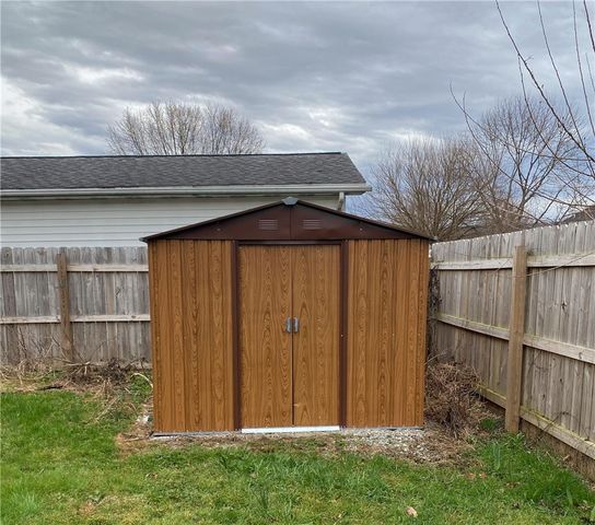 207 E 4th Ave, Latrobe, PA 15650