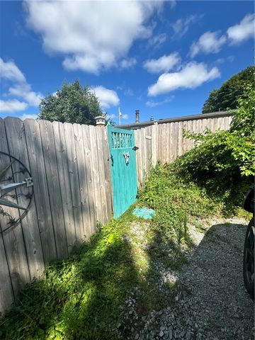 207 E 4th Ave, Latrobe, PA 15650