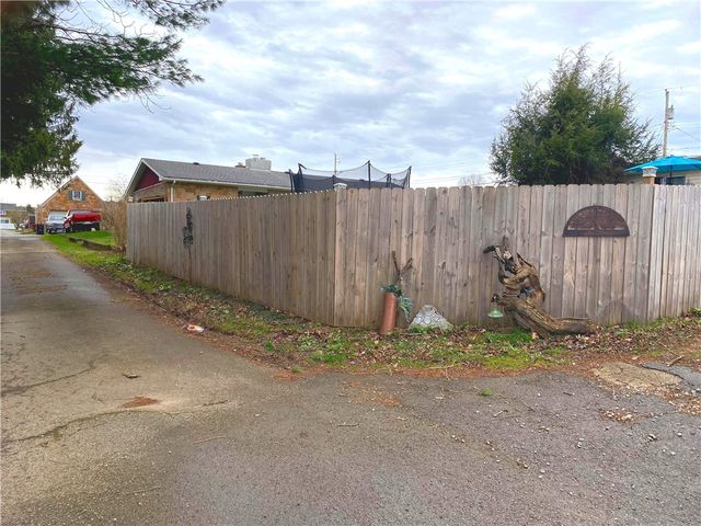 207 E 4th Ave, Latrobe, PA 15650