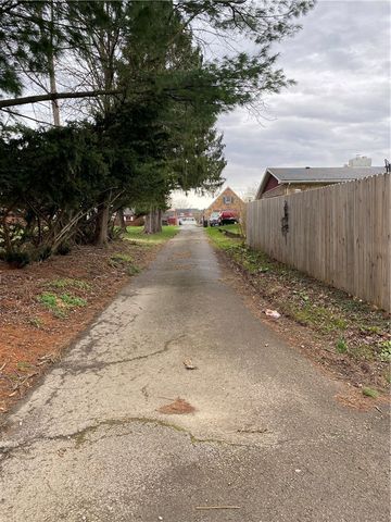 207 E 4th Ave, Latrobe, PA 15650