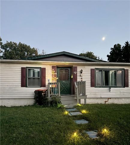 207 E 4th Ave, Latrobe, PA 15650