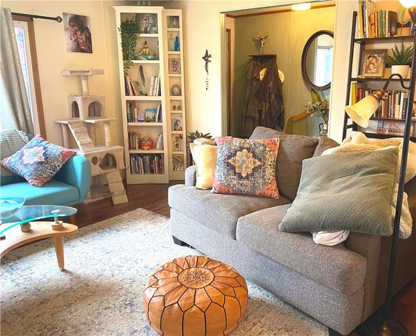 207 E 4th Ave, Latrobe, PA 15650