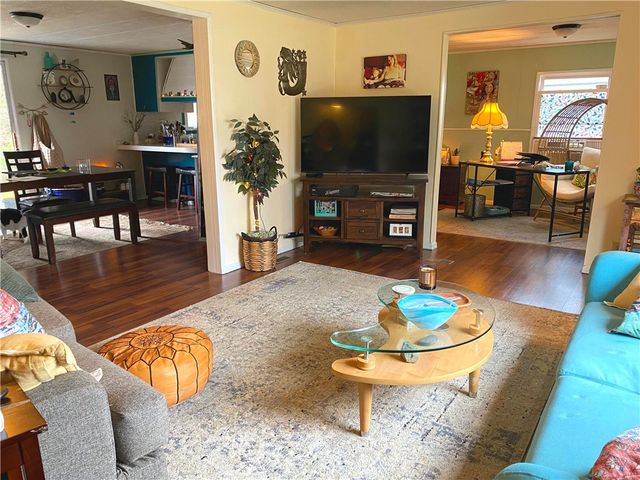 207 E 4th Ave, Latrobe, PA 15650