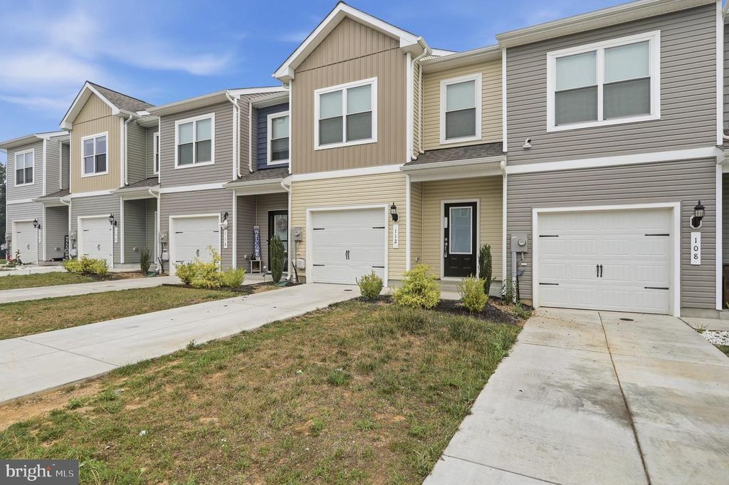 112 PADDINGTON ST, Falling Waters, WV 25419