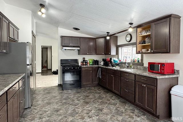 14483 County Road 8, Middlebury, IN 46540