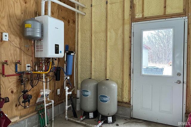 14483 County Road 8, Middlebury, IN 46540