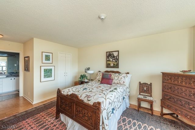 2 Claridge Dr 8HW, Verona Twp., NJ 07044
