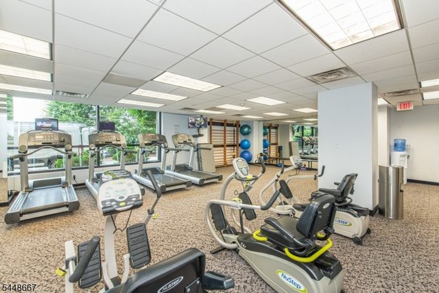 2 Claridge Dr 8HW, Verona Twp., NJ 07044