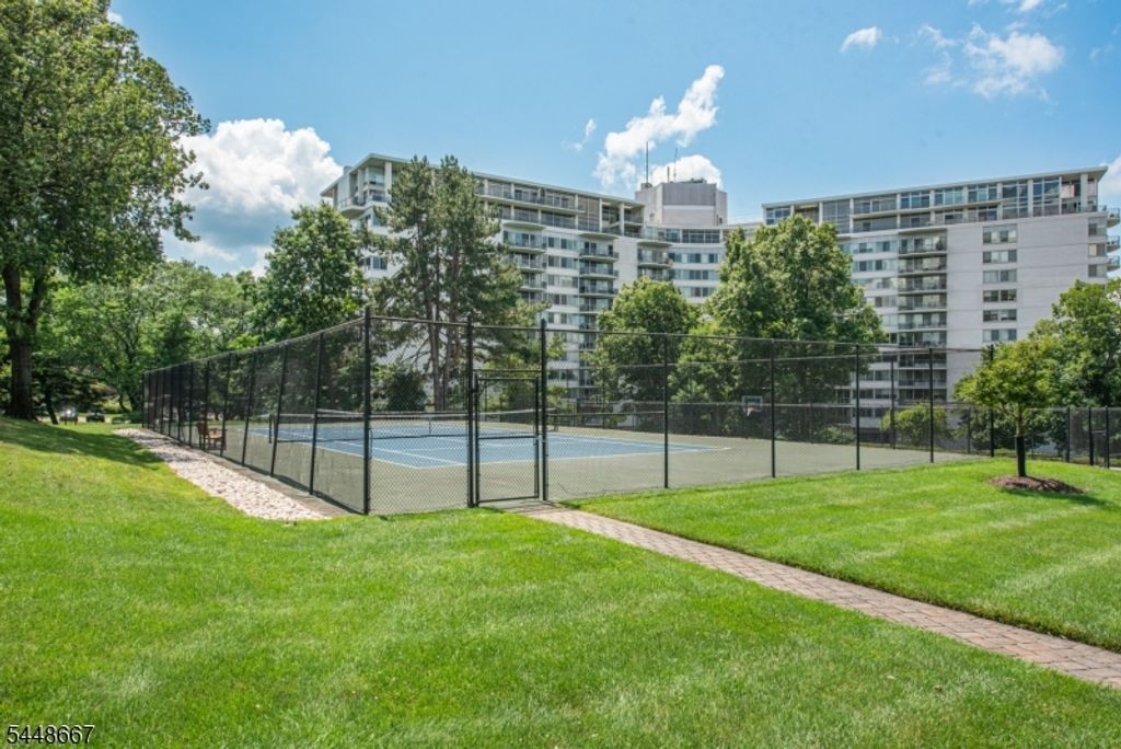 2 Claridge Dr 8HW 8HW, Verona Twp., NJ 07044 — photo 39