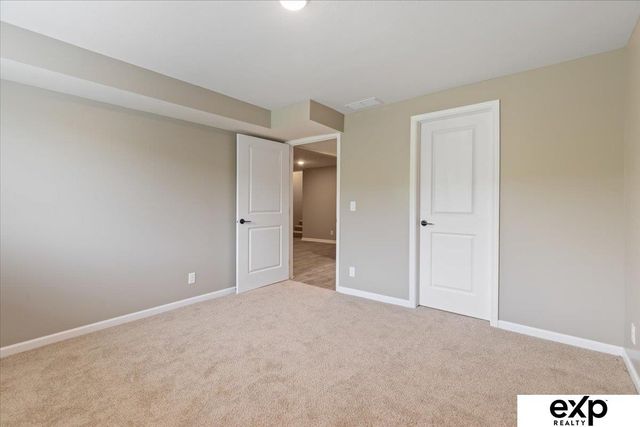 8136 S 178th Street, Omaha, NE 68136