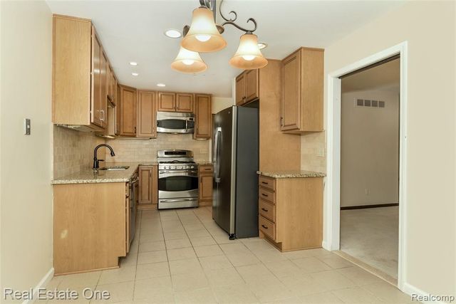 30000 Wildbrook Drive 101, Southfield, MI 48034