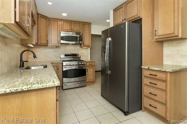 30000 Wildbrook Drive 101, Southfield, MI 48034