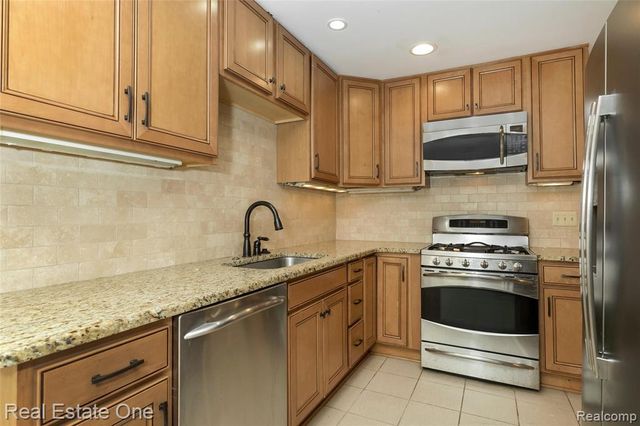 30000 Wildbrook Drive 101, Southfield, MI 48034