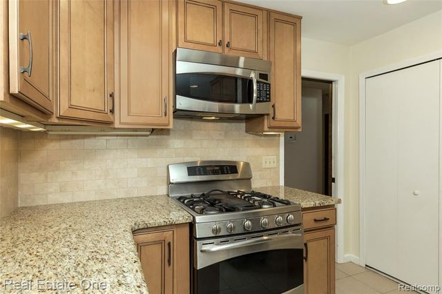 30000 Wildbrook Drive 101, Southfield, MI 48034