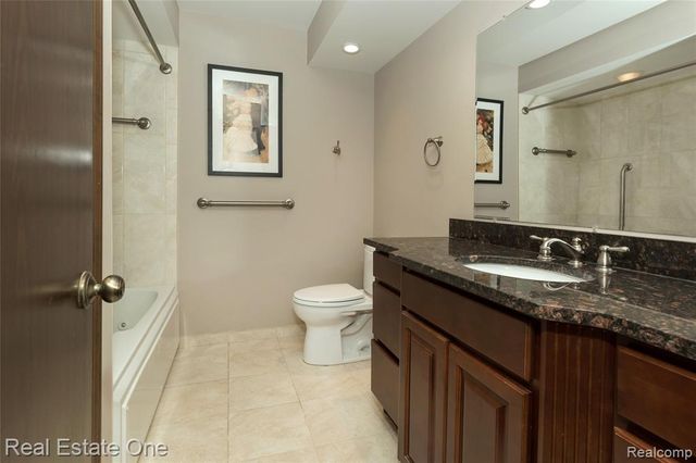 30000 Wildbrook Drive 101, Southfield, MI 48034
