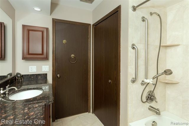 30000 Wildbrook Drive 101, Southfield, MI 48034