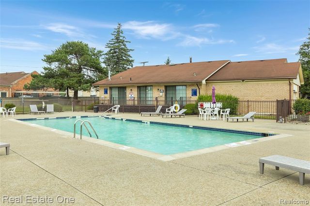 30000 Wildbrook Drive 101, Southfield, MI 48034