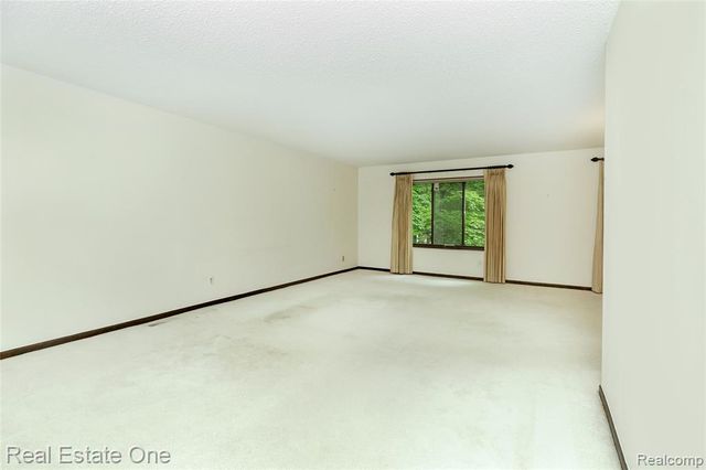 30000 Wildbrook Drive 101, Southfield, MI 48034