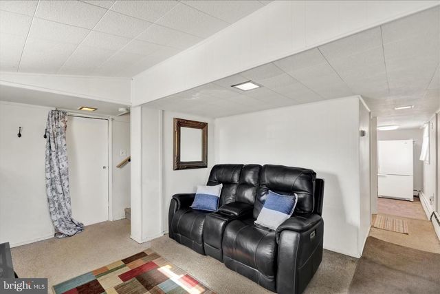 1086 HEFFNER LN, Reading, PA 19605