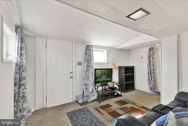 1086 HEFFNER LN, Reading, PA 19605