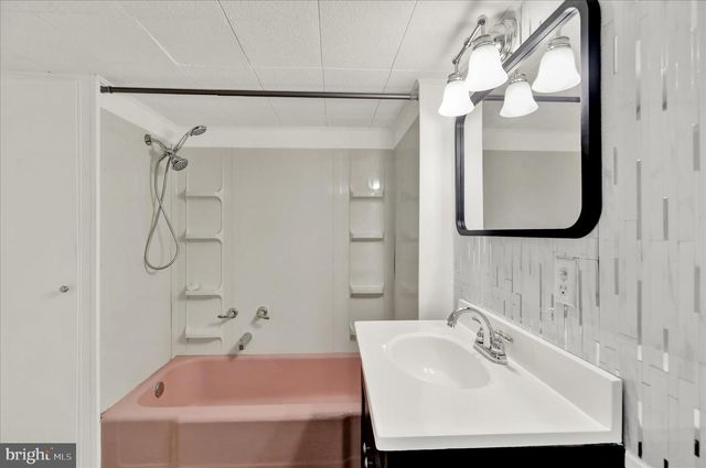 1086 HEFFNER LN, Reading, PA 19605