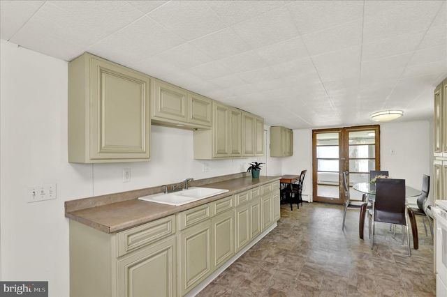 1086 HEFFNER LN, Reading, PA 19605