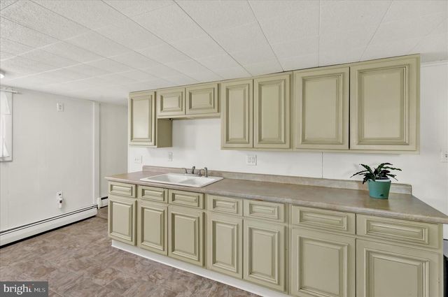 1086 HEFFNER LN, Reading, PA 19605