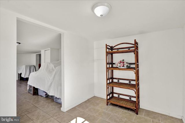 1086 HEFFNER LN, Reading, PA 19605